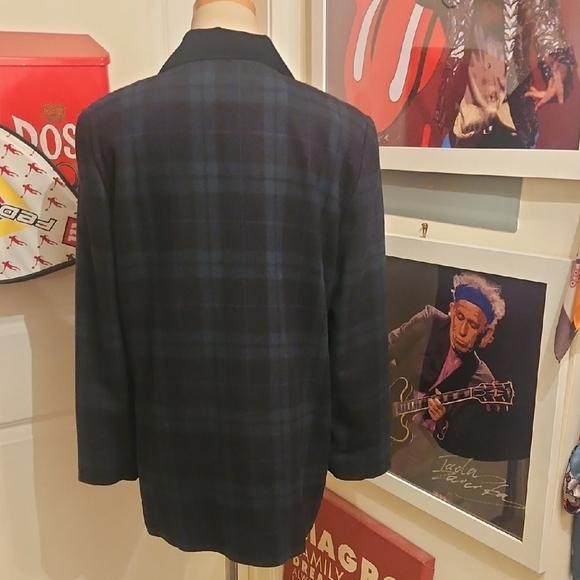 Sag Harbor Plaid Jacket with Black Accents - Picture 5 of 7